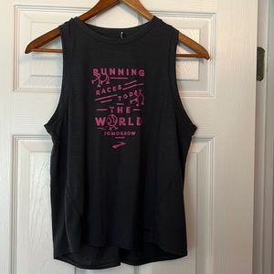 NWT Brooks running tank